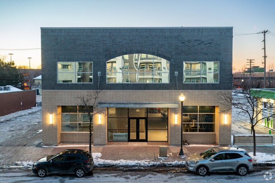 812 S Main St, Royal Oak, MI à louer - Photo de l’immeuble – Image 3 sur 8