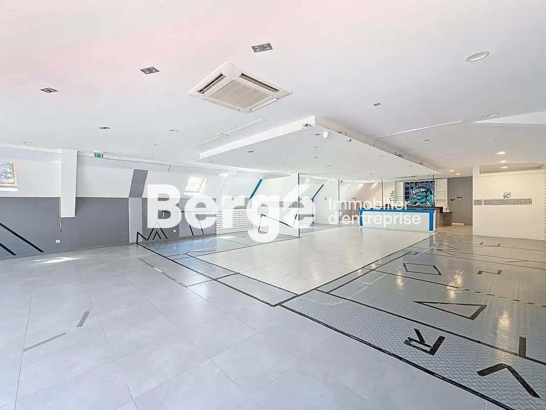 Local commercial dans Mandelieu-la-Napoule à louer Photo intérieure– Image 1 sur 5