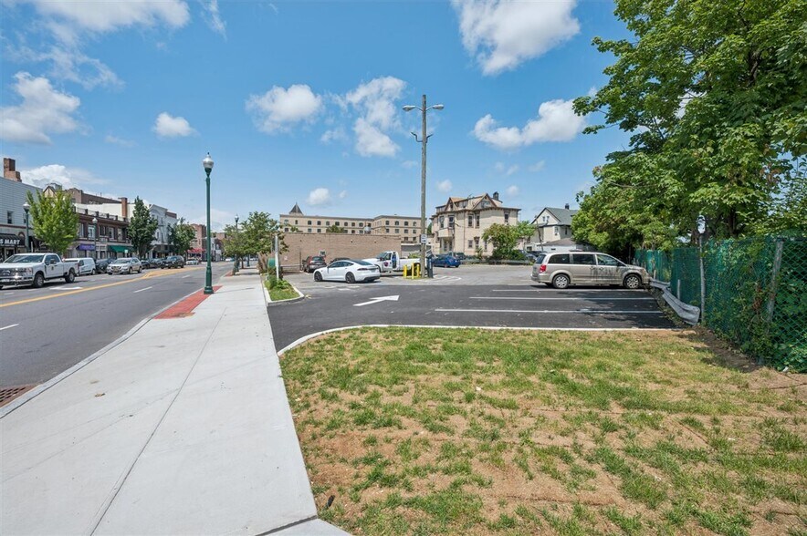 343-351 North Ave, New Rochelle, NY à vendre - Photo de l’immeuble – Image 2 sur 10