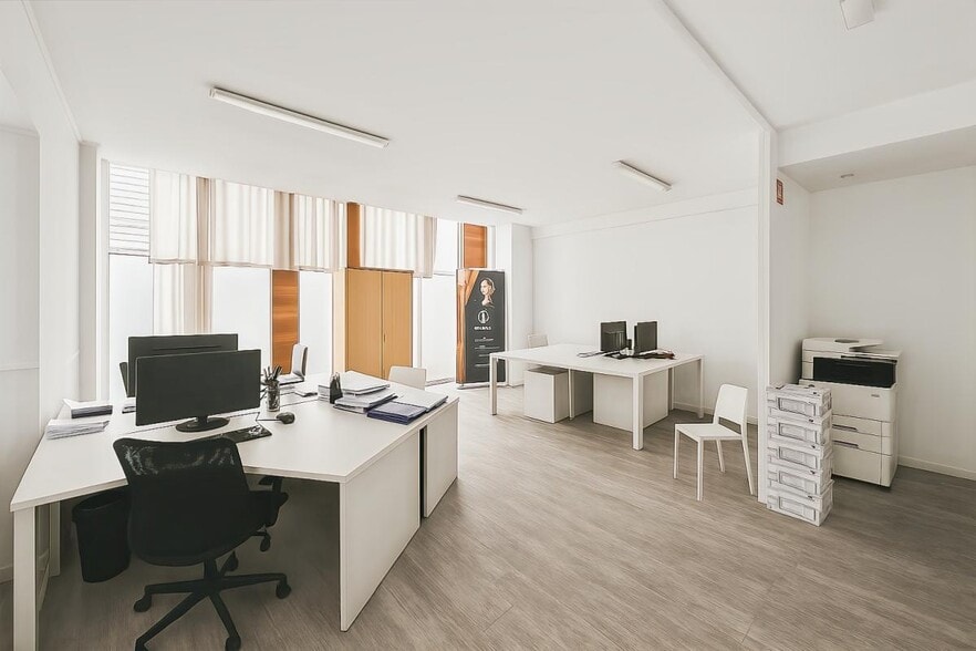 143 Boulevard Pereire, Paris à louer - Photo de l’immeuble – Image 2 sur 9