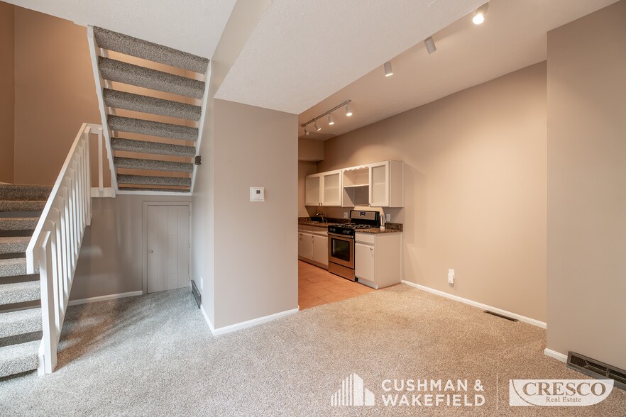 1020 Kenilworth Ave, Cleveland, OH à vendre - Photo intérieure – Image 3 sur 49