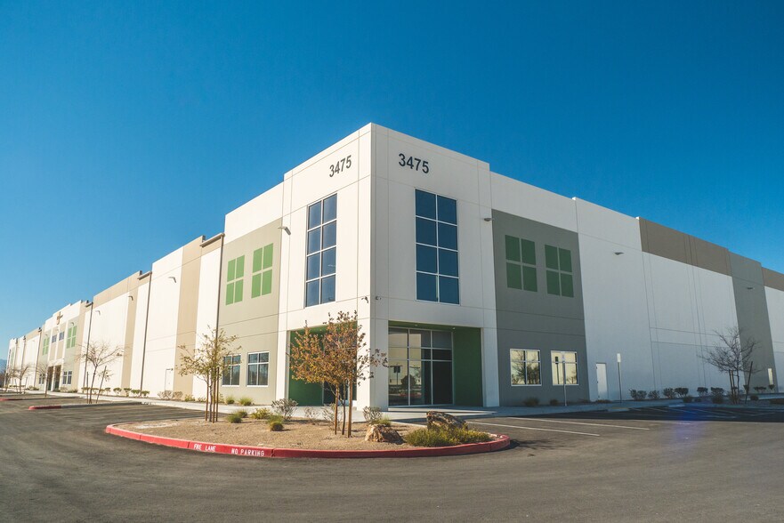 3475 N Las Vegas Blvd, Las Vegas, NV à louer - Photo de l’immeuble – Image 1 sur 11