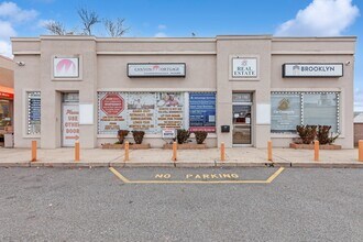 238-13 238- 13 Linden Blvd Blvd, Elmont, NY à louer Photo de l’immeuble– Image 2 sur 5