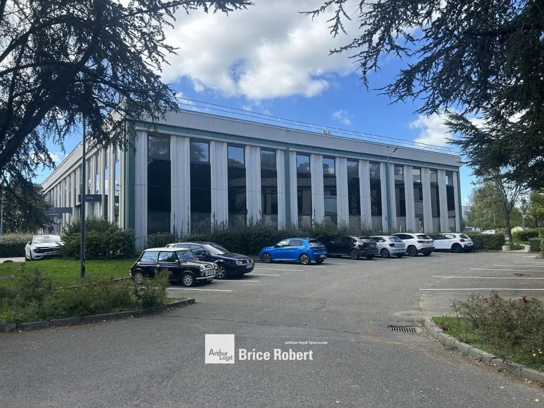 Local d’activités dans Limonest à louer Photo de l’immeuble– Image 1 sur 11