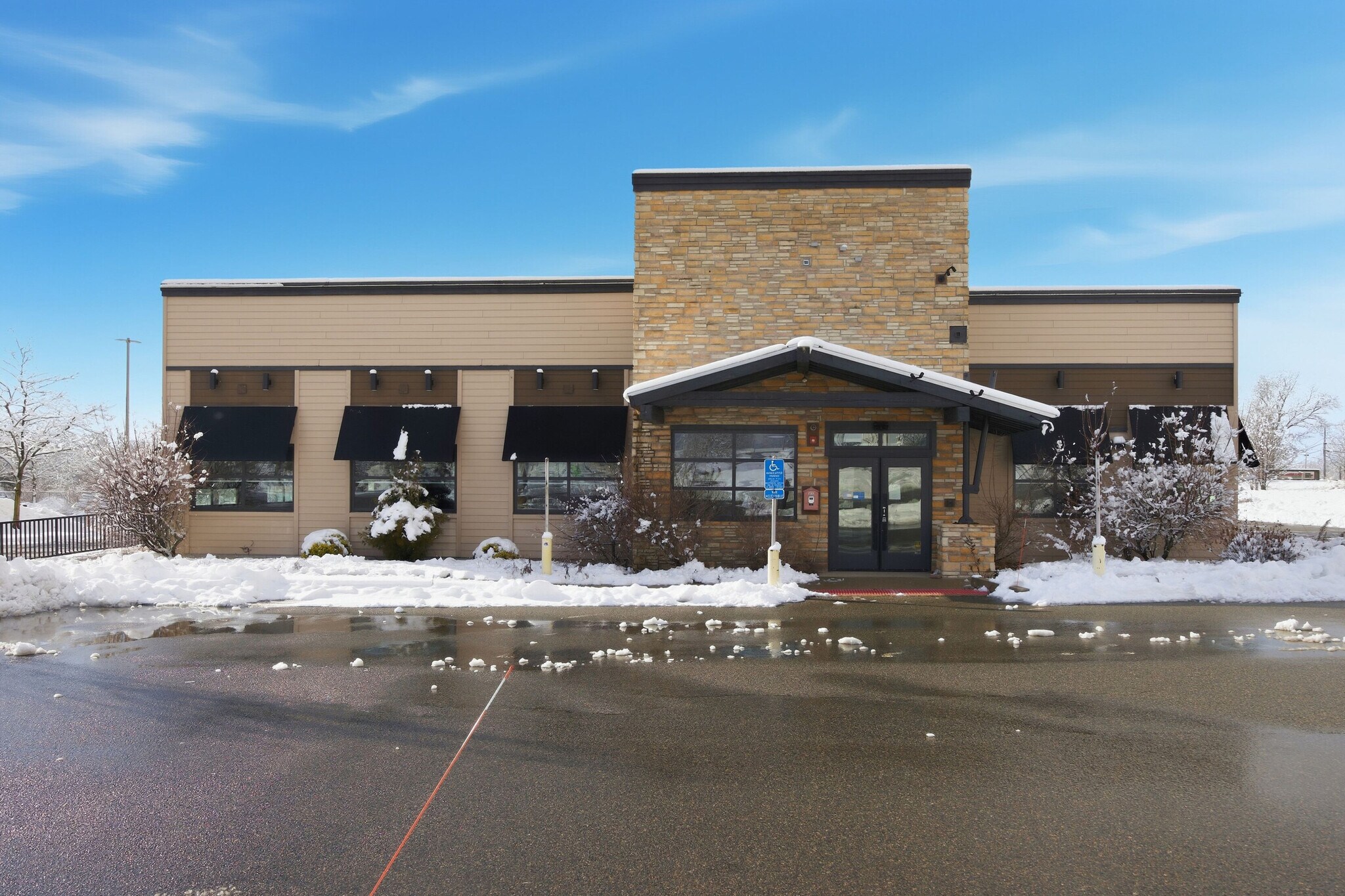 726 W Center St, West Bridgewater, MA à louer Photo principale– Image 1 sur 10