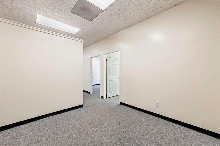 800 E Wardlow Rd, Long Beach, CA à louer - Photo de l’immeuble – Image 2 sur 44