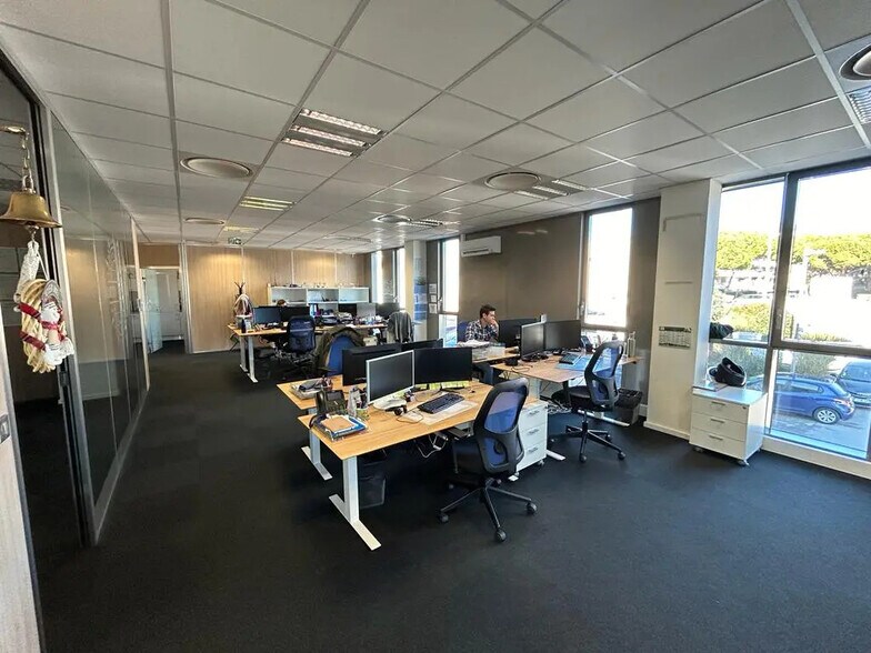 Bureau dans Marseille à vendre - Photo de l’immeuble – Image 2 sur 9