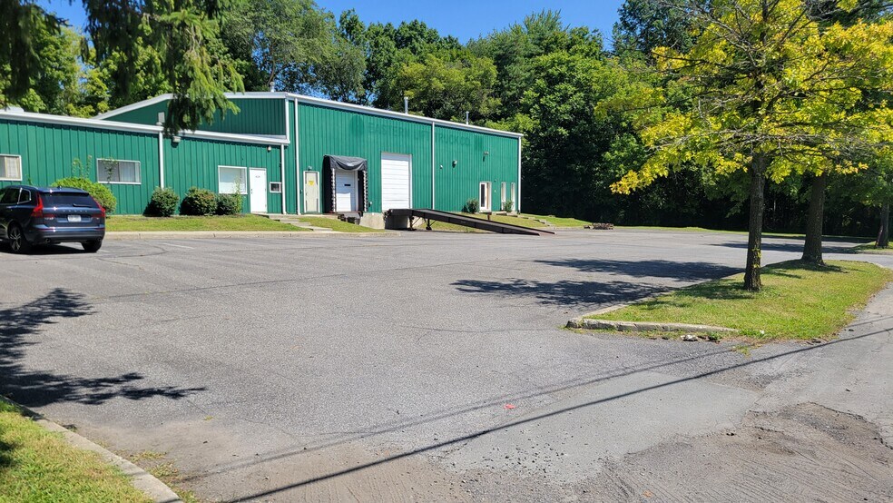 4 Hadden Dr, Montgomery, NY à louer - Photo de l’immeuble – Image 3 sur 36