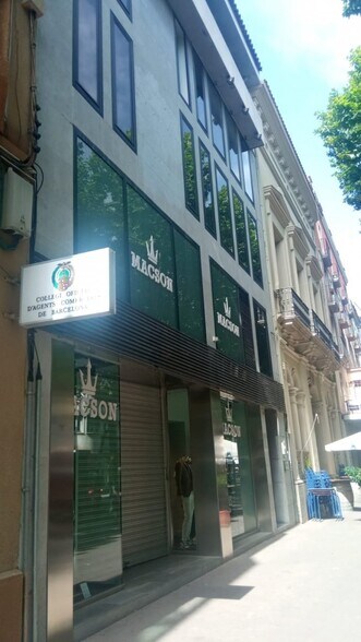 Bureau dans Igualada, Barcelona à vendre - Photo de l’immeuble – Image 2 sur 4