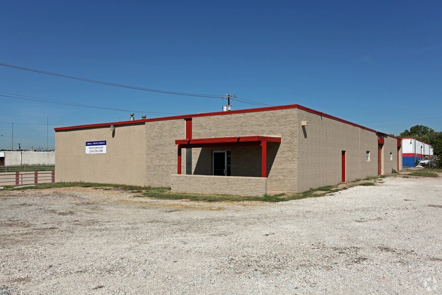 301 E Walnut St, Garland, TX à louer - Photo principale – Image 1 sur 18