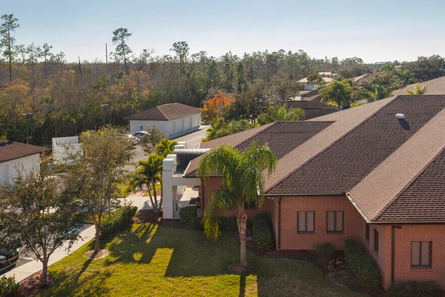 10501 Six Mile Cypress Pky, Fort Myers, FL à louer - Photo de l’immeuble – Image 3 sur 11