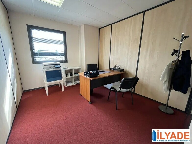 Bureau dans Aubagne à louer - Photo de l’immeuble – Image 2 sur 4