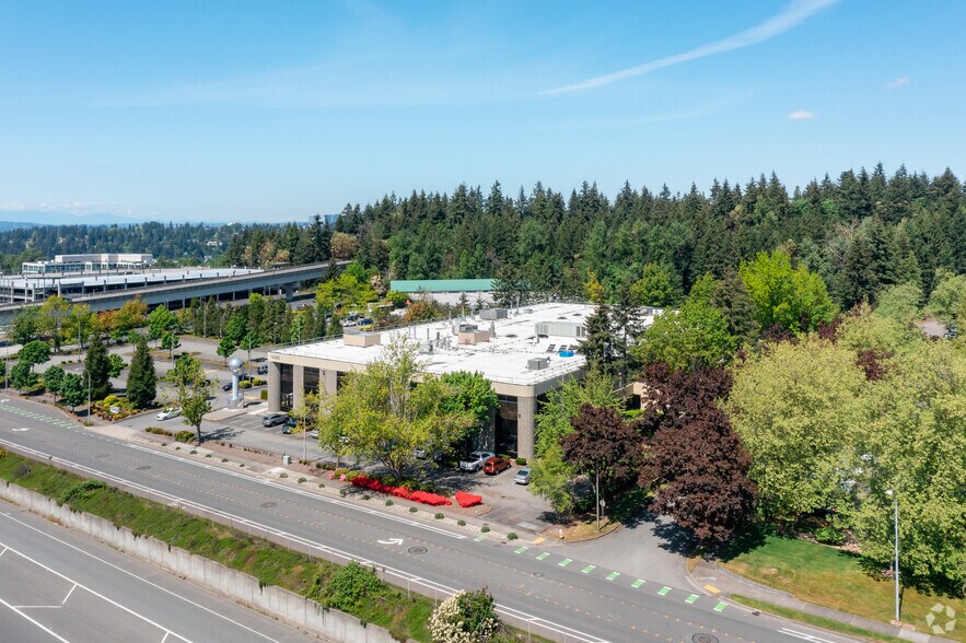 14360 SE Eastgate Way, Bellevue, WA à louer - Photo de l’immeuble – Image 3 sur 3