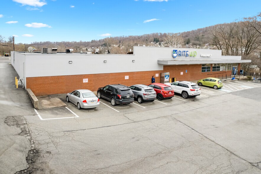 113 W Main St, West Newton, PA à louer - Photo de l’immeuble – Image 3 sur 3