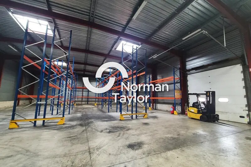 Local d’activités dans Narbonne à louer - Photo de l’immeuble – Image 1 sur 7