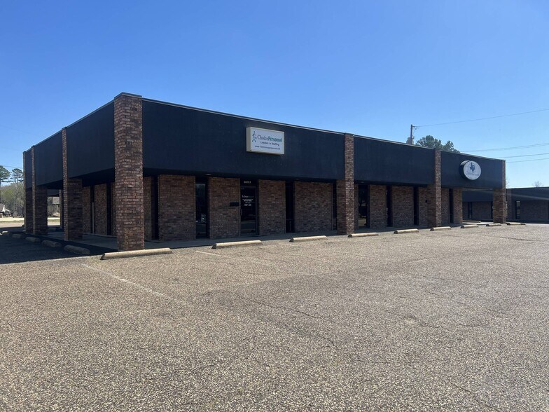 2802 Gilmer Rd, Longview, TX à vendre - Photo de l’immeuble – Image 2 sur 3