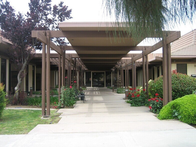 6200 Lake Ming rd, Bakersfield, CA à louer - Photo de l’immeuble – Image 2 sur 10