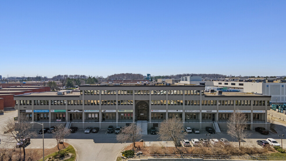 9040 Leslie St, Richmond Hill, ON à louer - Photo de l’immeuble – Image 2 sur 4