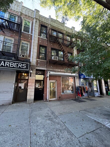 3310 31st Ave, Astoria, NY à louer - Photo de l’immeuble – Image 3 sur 10