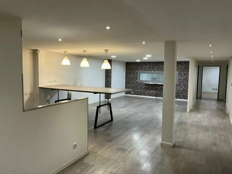 Local d’activités dans Bondy à louer - Photo de l’immeuble – Image 3 sur 4