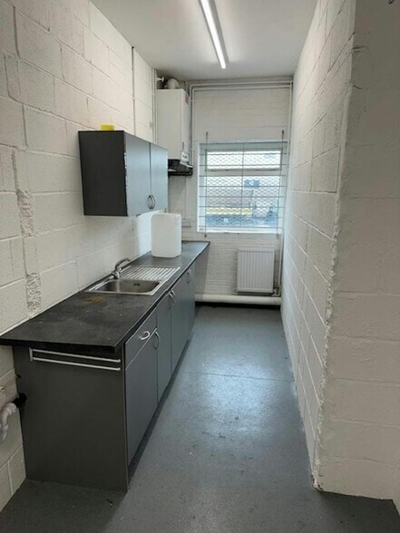 659 Eccles New Rd, Salford à louer - Photo de l’immeuble – Image 3 sur 7