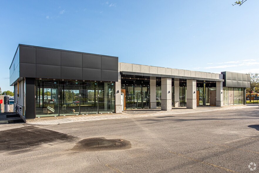 5925-5929 Jeanne D'Arc Blvd, Ottawa, ON à louer - Photo de l’immeuble – Image 3 sur 6
