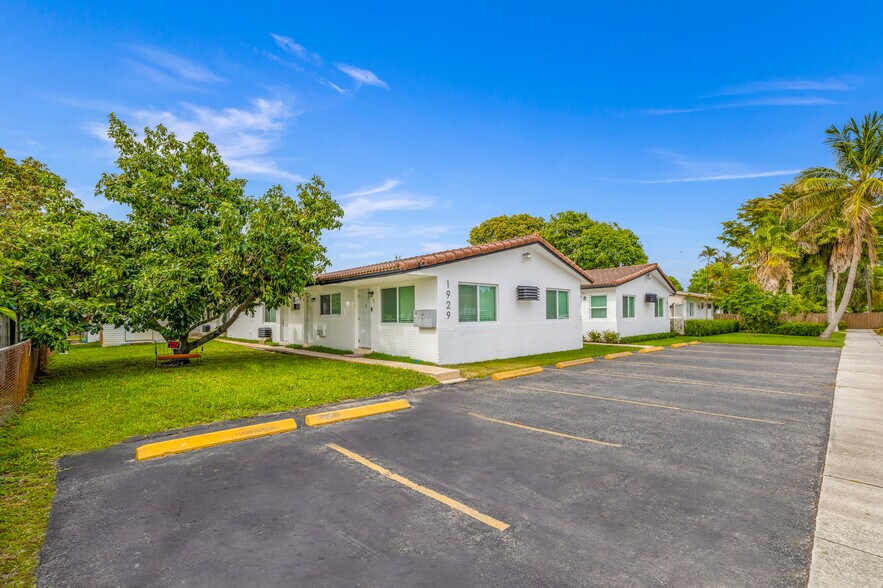 1927- 1929 Roosevelt st, Hollywood, FL à vendre - Photo de l’immeuble – Image 3 sur 27