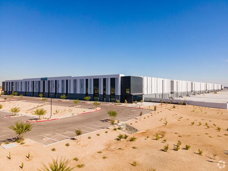 305 S Bullard Ave, Goodyear, AZ à louer - Photo de l’immeuble – Image 2 sur 8