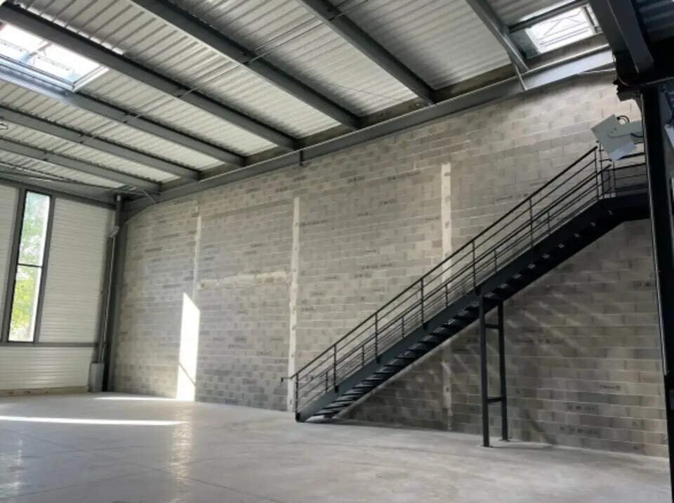 Local d’activités dans Fenouillet à louer Photo de l’immeuble– Image 1 sur 6