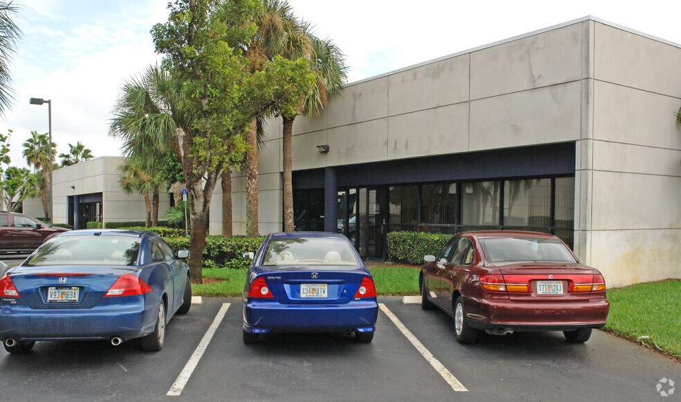 776-858 S Military Trl, Deerfield Beach, FL à louer - Photo de l’immeuble – Image 2 sur 14