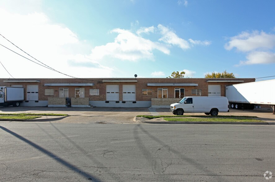 2924-2956 Reward Ln, Dallas, TX à louer - Photo de l’immeuble – Image 2 sur 2