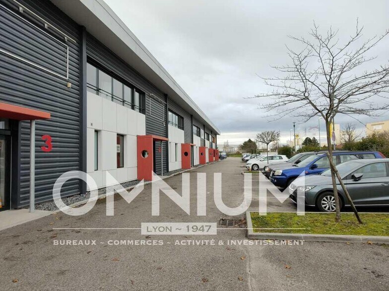 Local commercial dans Saint-Quentin-Fallavier à louer - Photo de l’immeuble – Image 1 sur 8