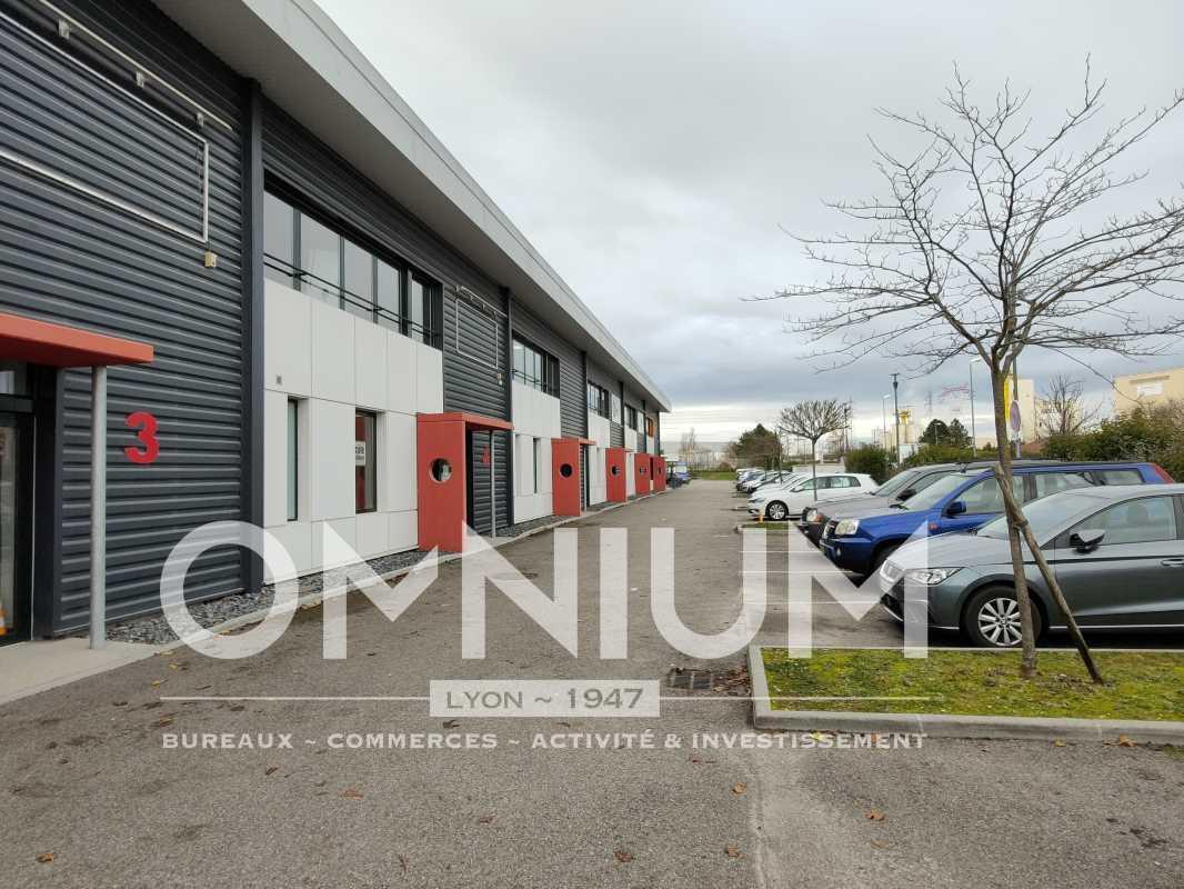 Local commercial dans Saint-Quentin-Fallavier à louer Photo de l’immeuble– Image 1 sur 9