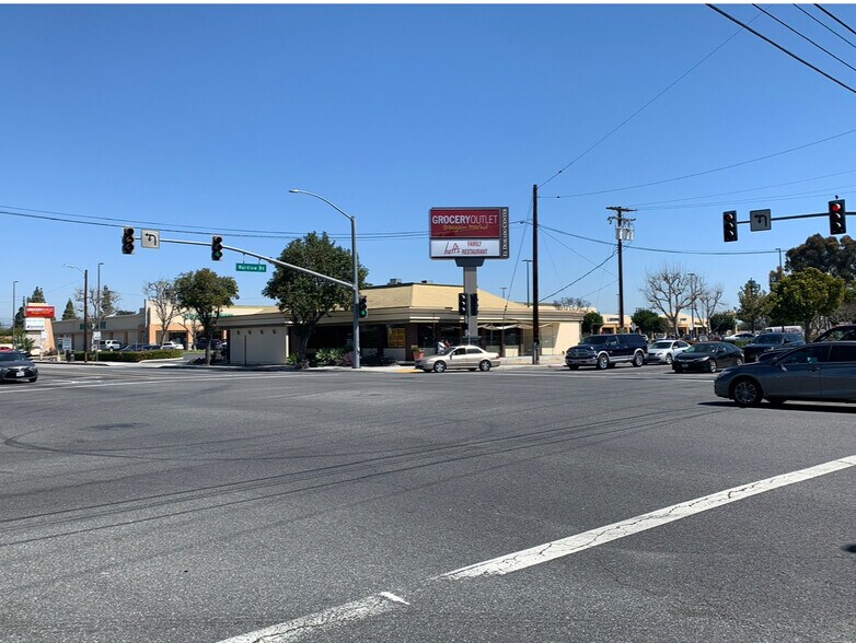 8105 E Wardlow Rd, Long Beach, CA à louer - Photo de l’immeuble – Image 1 sur 11