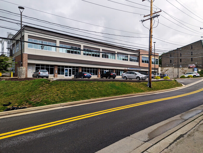 1053 Maple Dr, Morgantown, WV à louer - Photo de l’immeuble – Image 1 sur 7