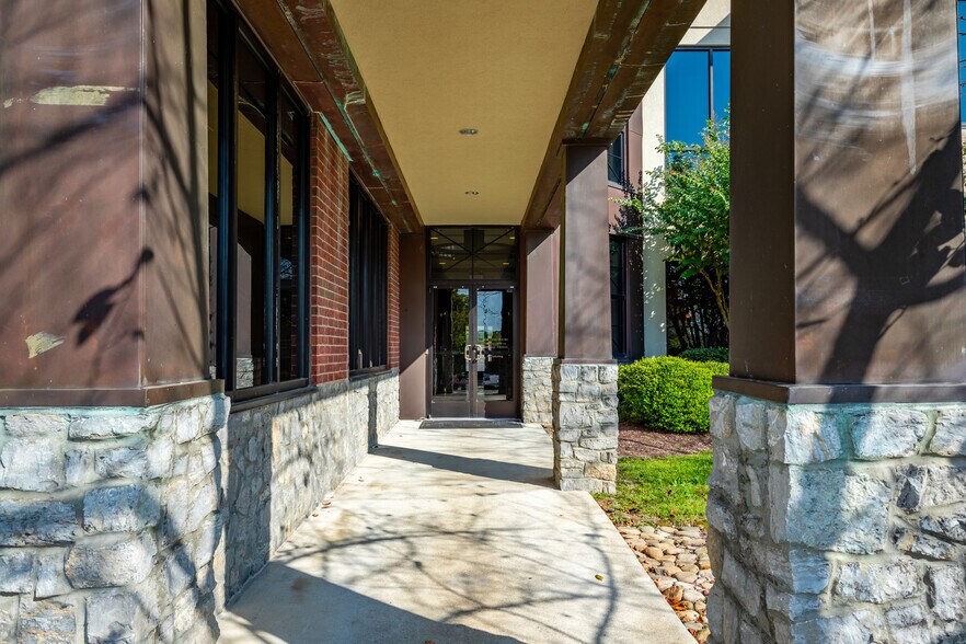 1612 Westgate Cir, Brentwood, TN à louer - Photo de l’immeuble – Image 3 sur 7