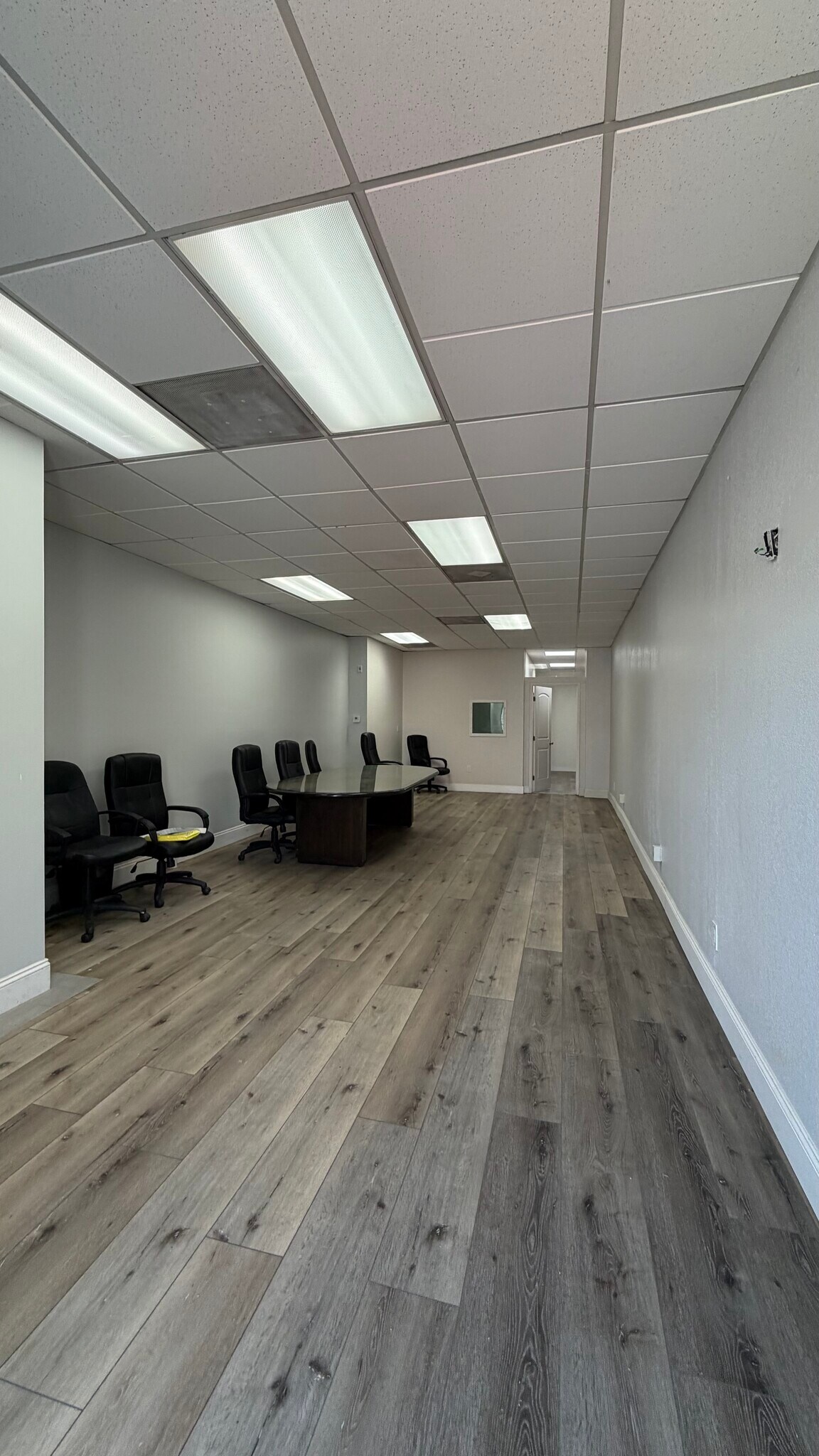 6209-6211 Van Nuys Blvd, Van Nuys, CA à louer Photo intérieure– Image 1 sur 2