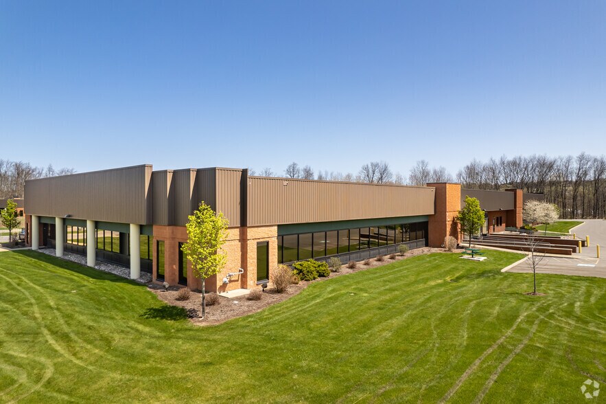 7675 Omnitech Pl, Victor, NY à louer - Photo de l’immeuble – Image 2 sur 3