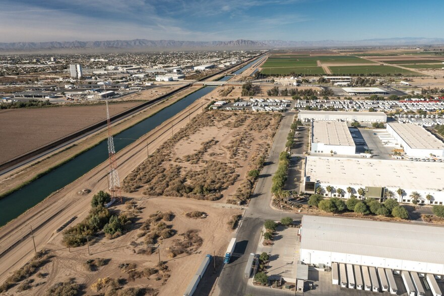 Pan American St, Calexico, CA à vendre - Photo de l’immeuble – Image 3 sur 8