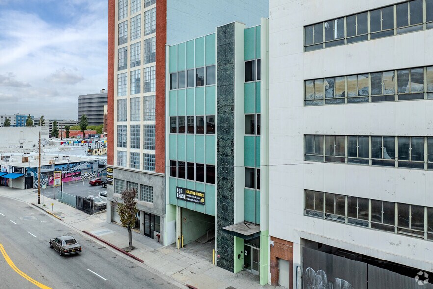 1011 S Los Angeles St, Los Angeles, CA à louer - Photo de l’immeuble – Image 2 sur 25