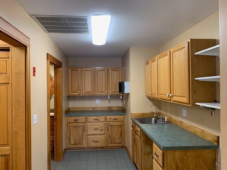 692 Roosevelt Trl, Naples, ME à louer - Photo de l’immeuble – Image 3 sur 6