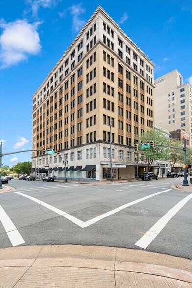 610 Marshall St, Shreveport, LA à vendre - Photo de l’immeuble – Image 2 sur 47