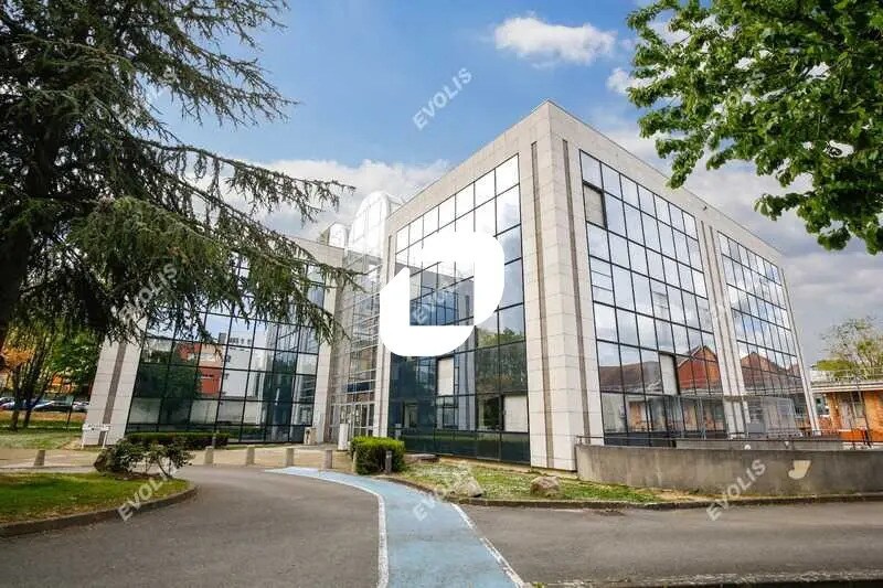 Bureau dans Cergy à louer - Photo de l’immeuble – Image 1 sur 12