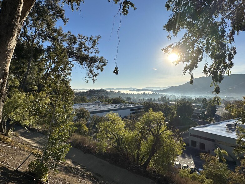 5700 Corsa Ave, Westlake Village, CA à louer - Photo de l’immeuble – Image 3 sur 8