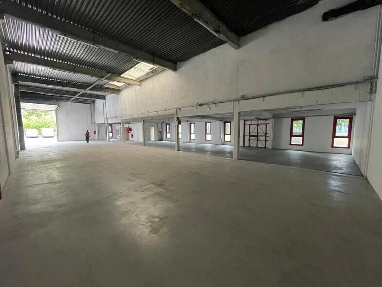 Local d’activités dans Éragny à louer - Photo intérieure – Image 3 sur 15