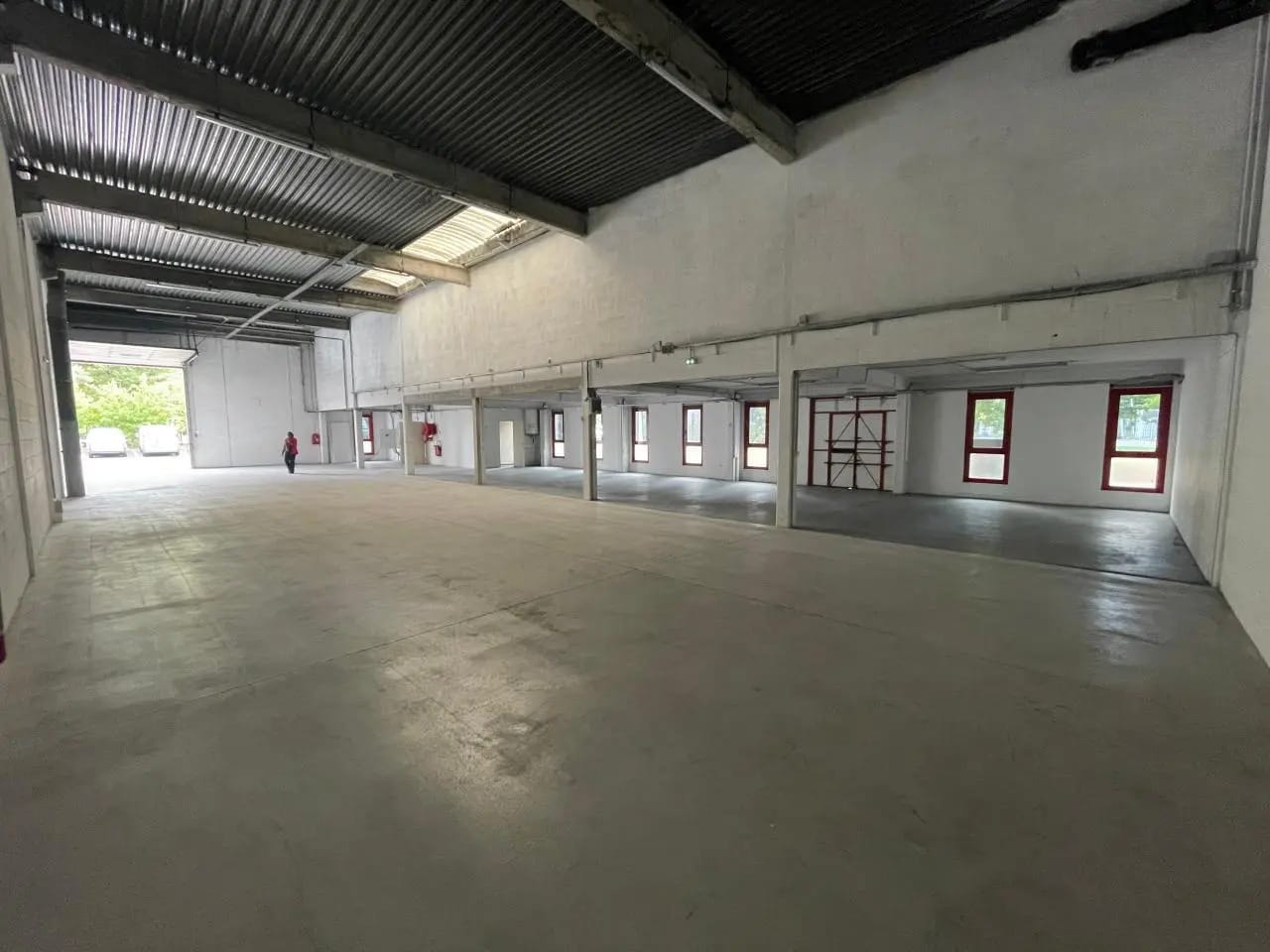 Local d’activités dans Éragny à louer Photo intérieure– Image 1 sur 12