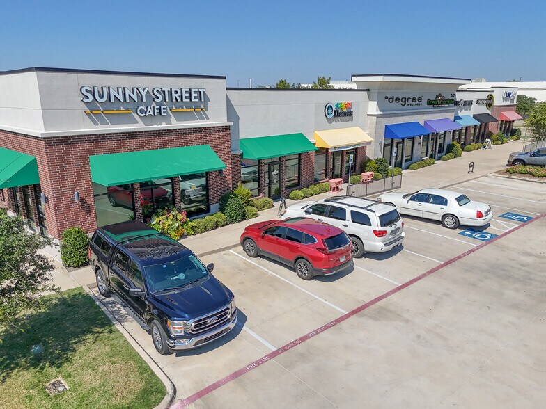 242 Rufe Snow Dr, Keller, TX à vendre - Photo de l’immeuble – Image 3 sur 8