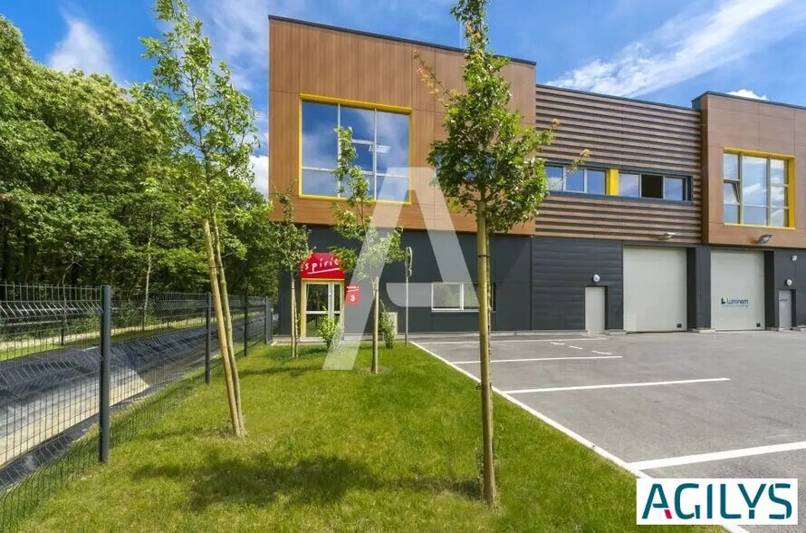Local d'activités dans Villebon-sur-Yvette à vendre - Photo de l’immeuble – Image 1 sur 14