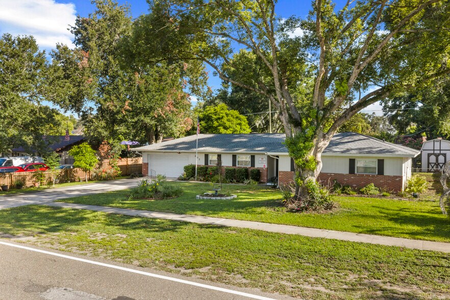 207 W Wheeler Rd, Seffner, FL à vendre - Photo de l’immeuble – Image 1 sur 42