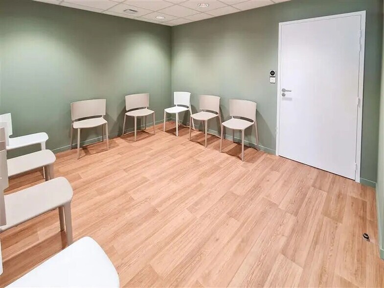 Bureau dans Saint-Brieuc à louer - Photo de l’immeuble – Image 1 sur 8